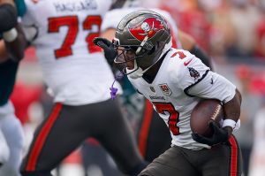 TAMPA, FLORIDA - SEPTEMBER 28: Bucky Irving #7 of the Tampa Bay Buccaneers carries the ball against the Philadelphia Eagles during the first quarter in the game at Raymond James Stadium on September 28, 2025 in Tampa, Florida. (Photo by Mike Ehrmann/Getty Images)