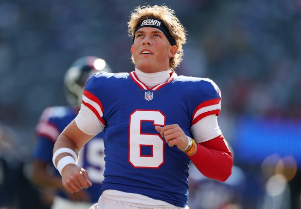 EAST RUTHERFORD, NEW JERSEY - NOVEMBER 02: Jaxson Dart #6 of the New York Giants warms up against the San Francisco 49ers before the game at MetLife Stadium on November 02, 2025 in East Rutherford, New Jersey. (Photo by Al Bello/Getty Images)