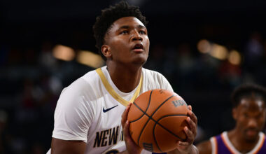 PHOENIX, AZ - NOVEMBER 10: Derik Queen #22 of the New Orleans Pelicans shoots a free throw during the game against the Phoenix Suns on November 10, 2025 at PHX Arena in Phoenix, Arizona. NOTE TO USER: User expressly acknowledges and agrees that, by downloading and or using this photograph, user is consenting to the terms and conditions of the Getty Images License Agreement. Mandatory Copyright Notice: Copyright 2025 NBAE (Photo by Kate Frese/NBAE via Getty Images)