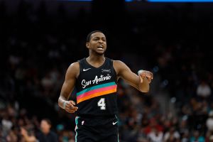 SAN ANTONIO, TX - NOVEMBER 20: De'Aaron Fox #4 of the San Antonio Spurs gives instruction during game against the Atlanta Hawks in the second half at Frost Bank Center on November 20, 2025 in San Antonio, Texas. NOTE TO USER: User expressly acknowledges and agrees that, by downloading and or using this photograph, User is consenting to terms and conditions of the Getty Images License Agreement. (Photo by Ronald Cortes/Getty Images)