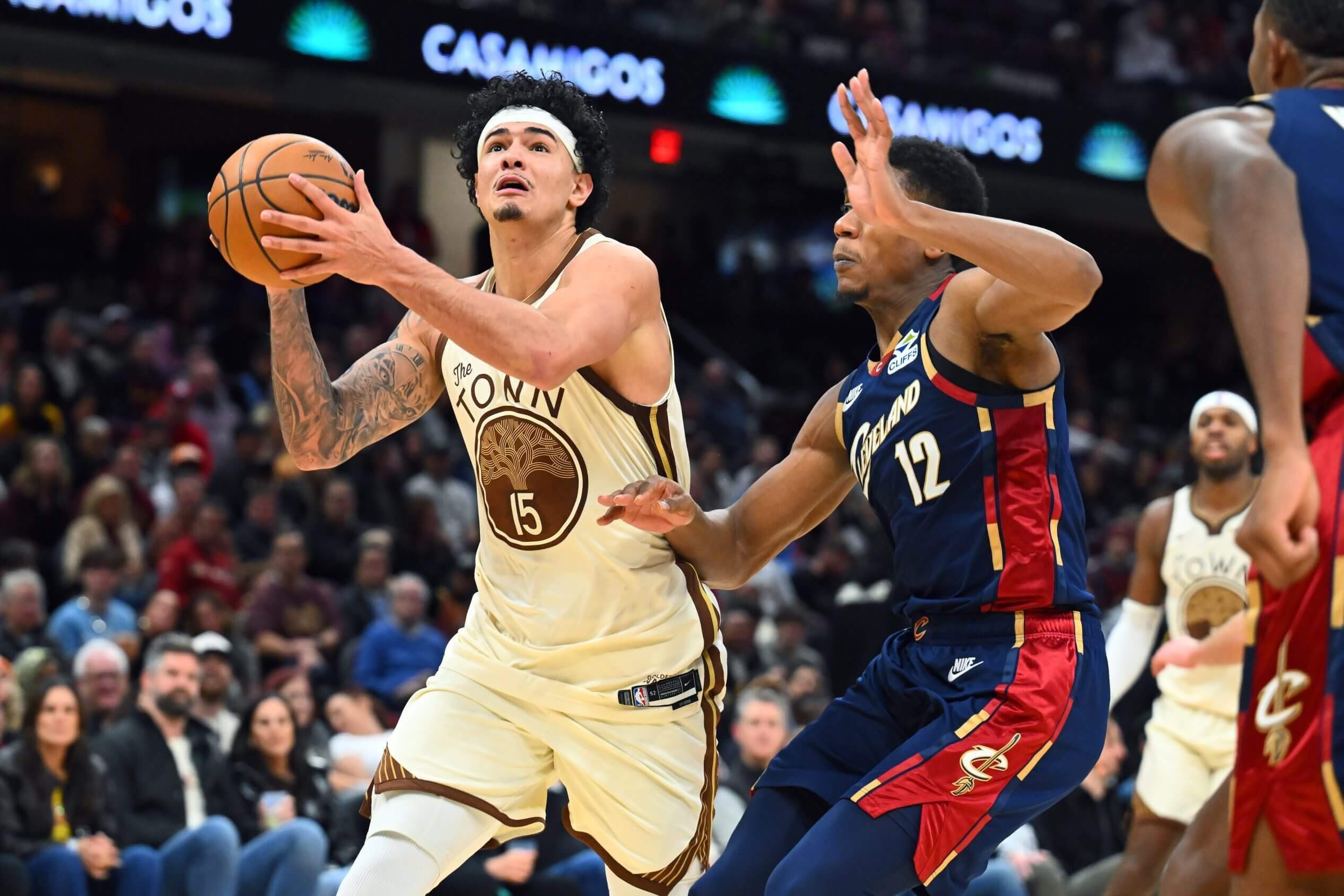 Gui Santos looks to score for the Warriors.