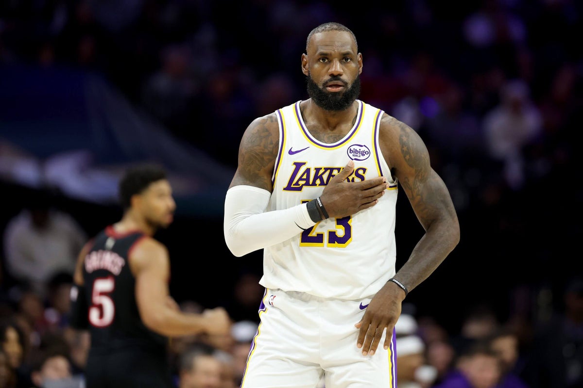 LeBron James’ agent shuts down idea of superstar leaving Lakers this season