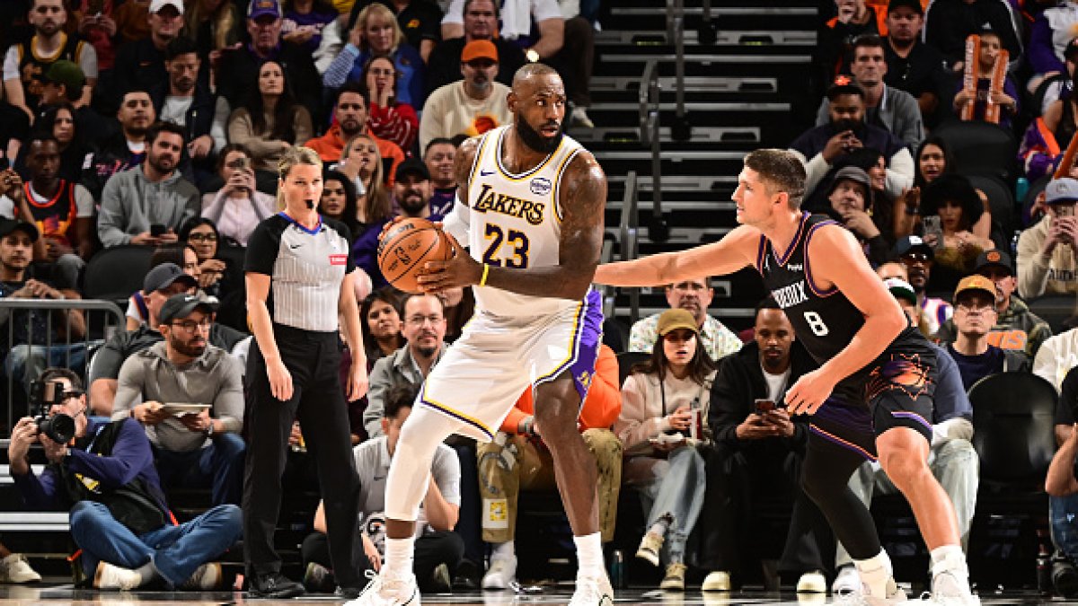 LeBron James hits 2 late free throws, Lakers beat Suns 116-114 after blowing 20-point lead – NBC Los Angeles