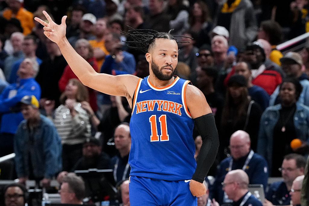 INDIANAPOLIS, INDIANA - DECEMBER 18: Jalen Brunson #11 of the New York Knicks celebrates after making a shot in the fourth quarter against the Indiana Pacers at Gainbridge Fieldhouse on December 18, 2025 in Indianapolis, Indiana. NOTE TO USER: User expressly acknowledges and agrees that, by downloading and or using this photograph, User is consenting to the terms and conditions of the Getty Images License Agreement. (Photo by Dylan Buell/Getty Images)