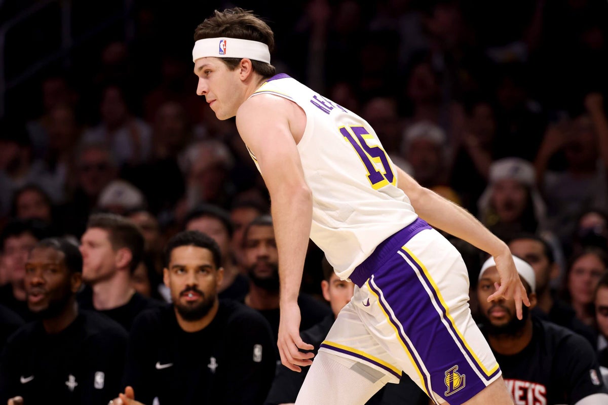 Austin Reaves exits Lakers’ Christmas Day game, set for MRI on left calf