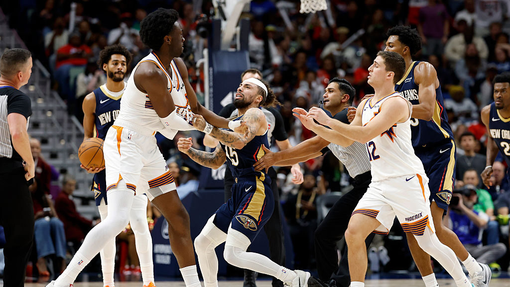 Suns' Mark Williams...