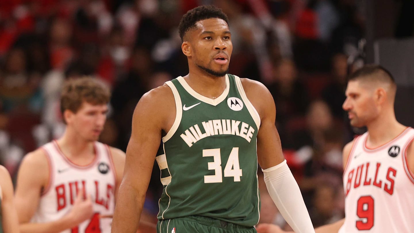 Milwaukee Bucks v Chicago Bulls