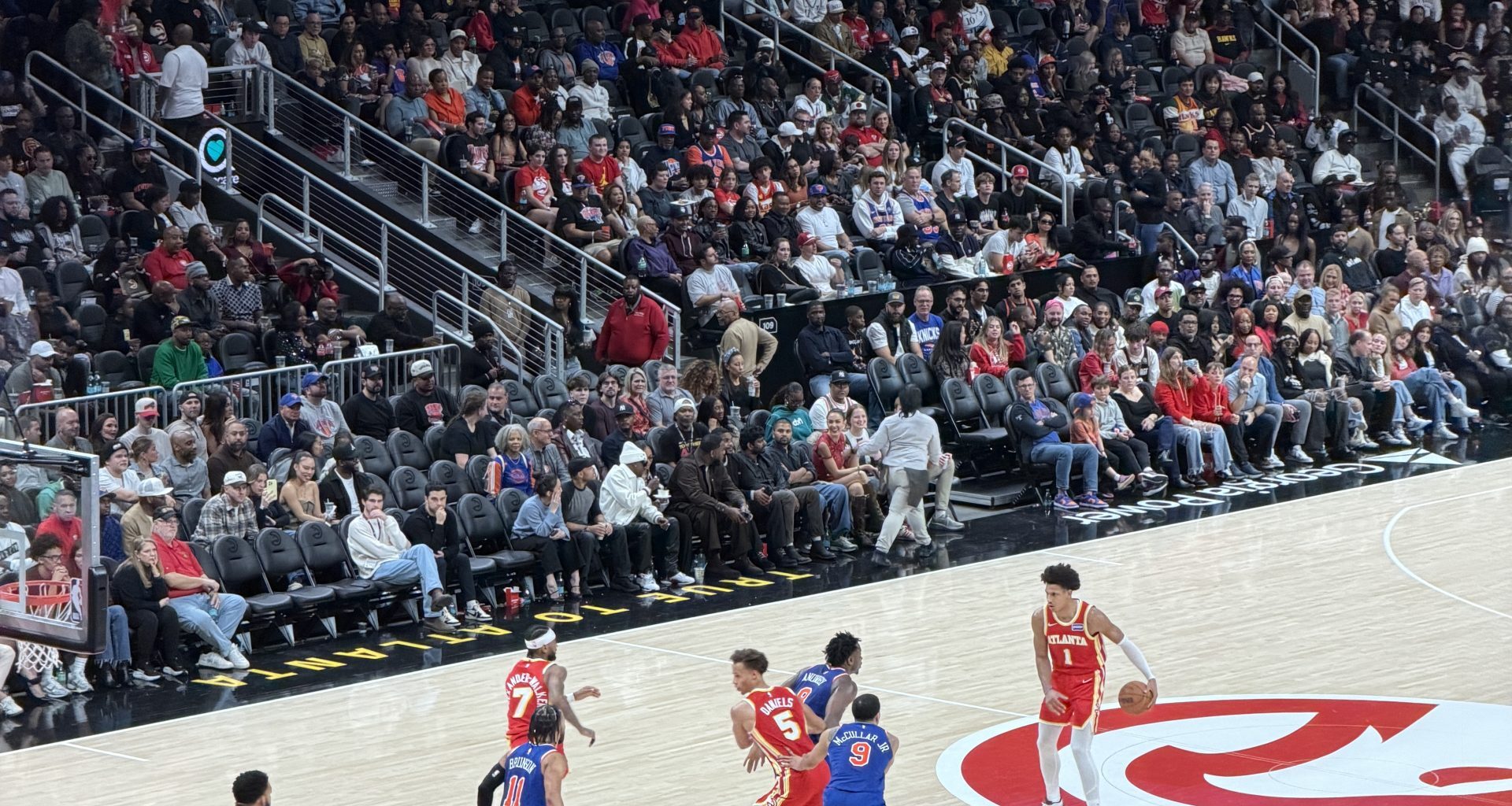 Hawks suffer sixth straight loss, Knicks lead in rebounds