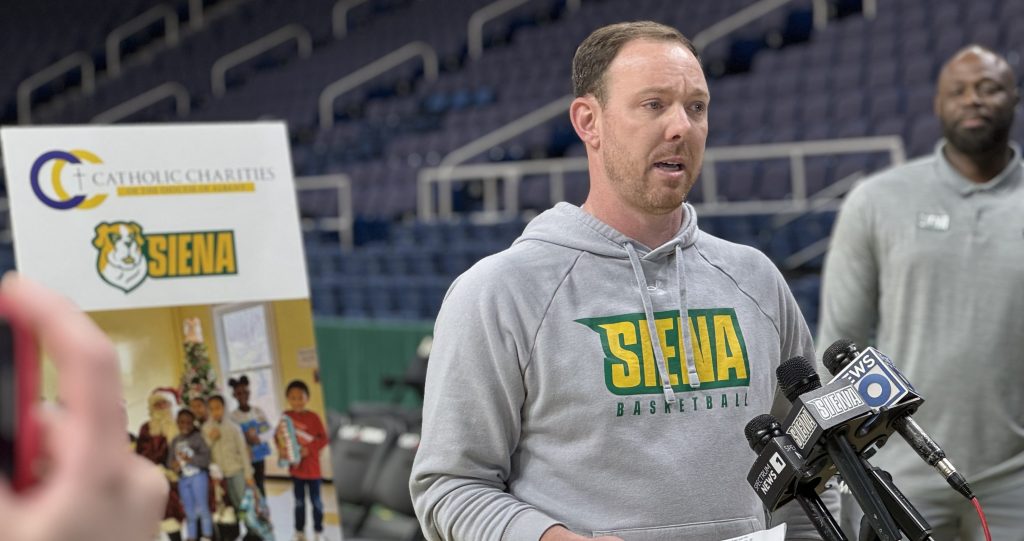 Siena basketball partners with Catholic Charities for holiday home contests – Troy Record