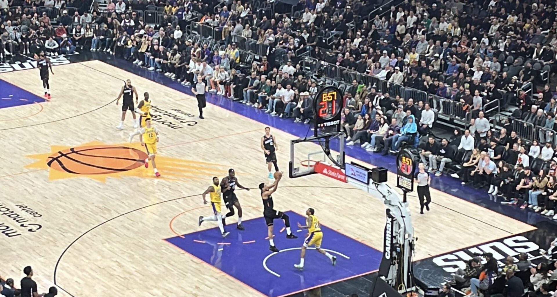 Suns dominate Lakers for a 132-108 victory