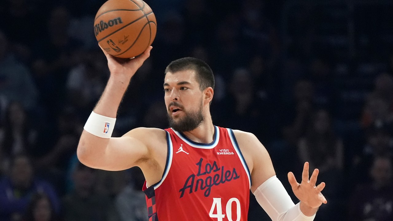 Report: Clippers' Ivica Zubac to miss three weeks due to ankle injury