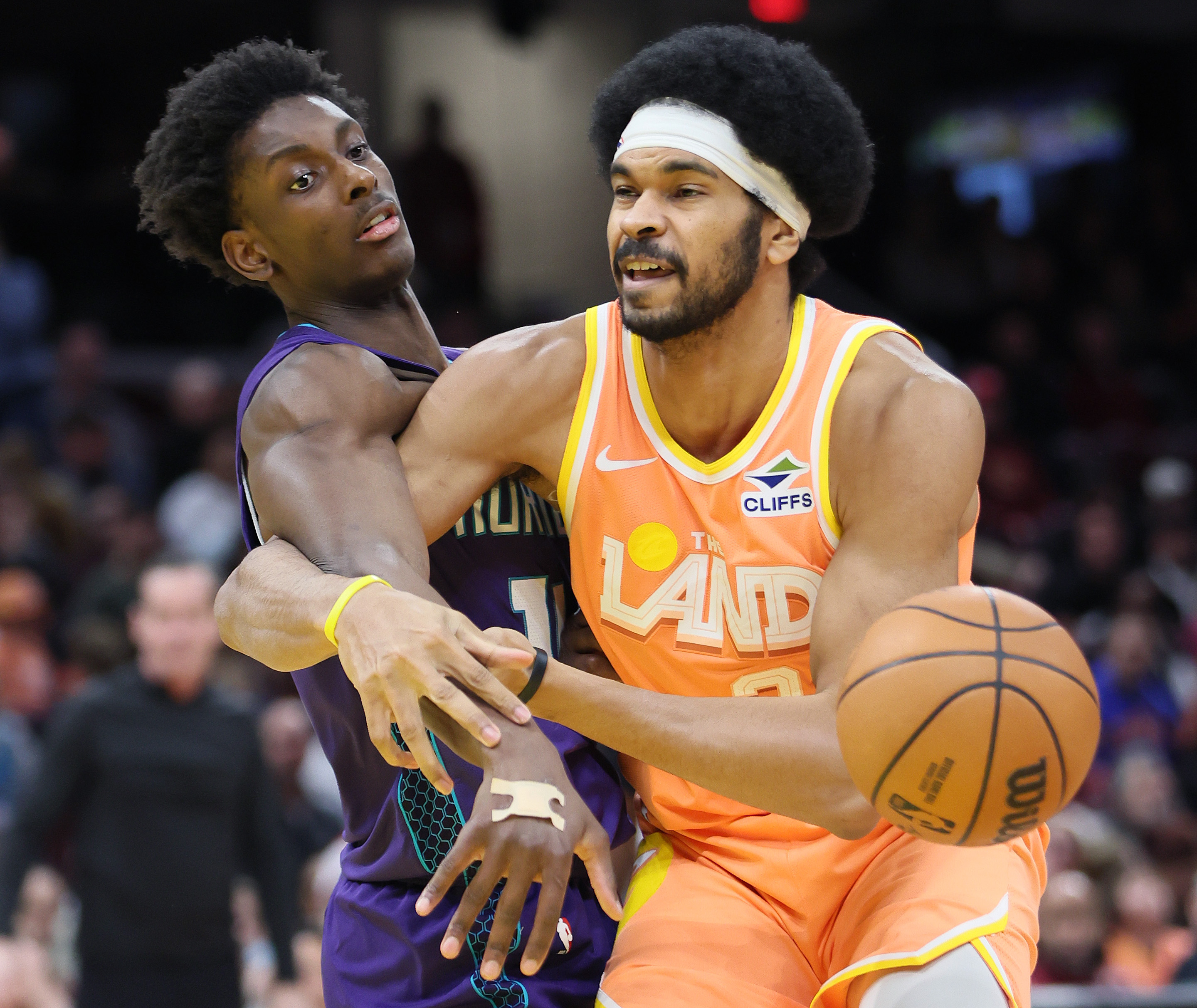 Charlotte Hornets forward Moussa Diabate knocks the basketball loose from the hands of Cleveland Cavaliers center Jarrett Allen for a turnover in the second half at Rocket Arena.