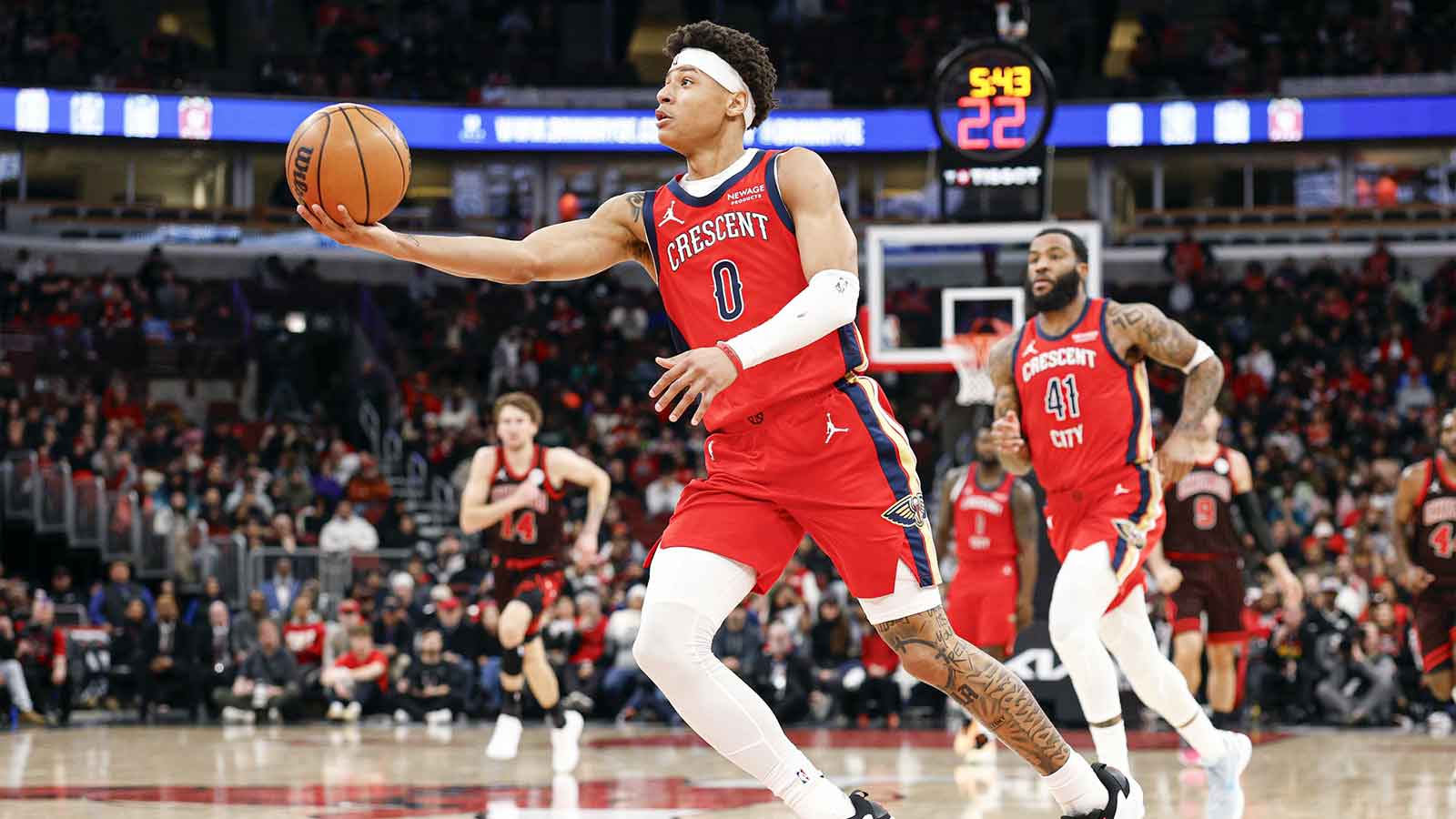 New Orleans Pelicans guard Jeremiah Fears (0) goes to the basket against the Chicago Bulls during the second half at United Center.