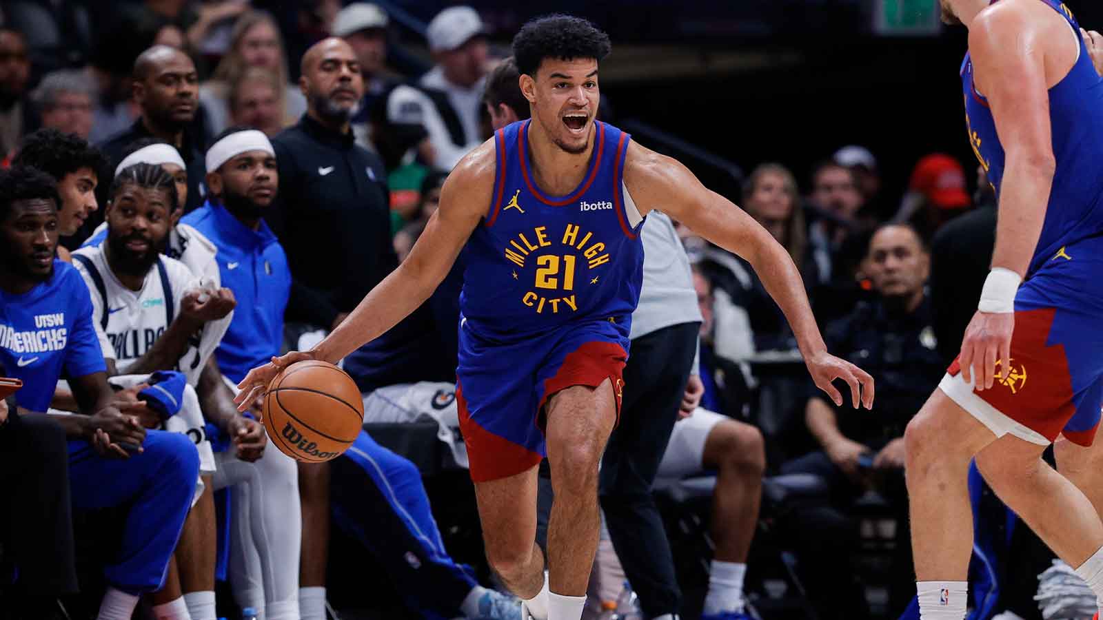 Denver Nuggets forward Spencer Jones (21) controls the ball in the third quarter against the Dallas Mavericks at Ball Arena.