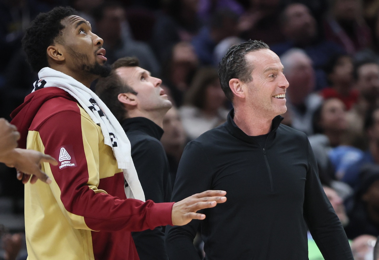 Cleveland Cavaliers battle the Phoenix Suns at Rocket Mortgage FieldHouse