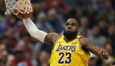 Watch: Lakers' LeBron James stuffs one-handed dunk over 7-foot-1 Spurs center