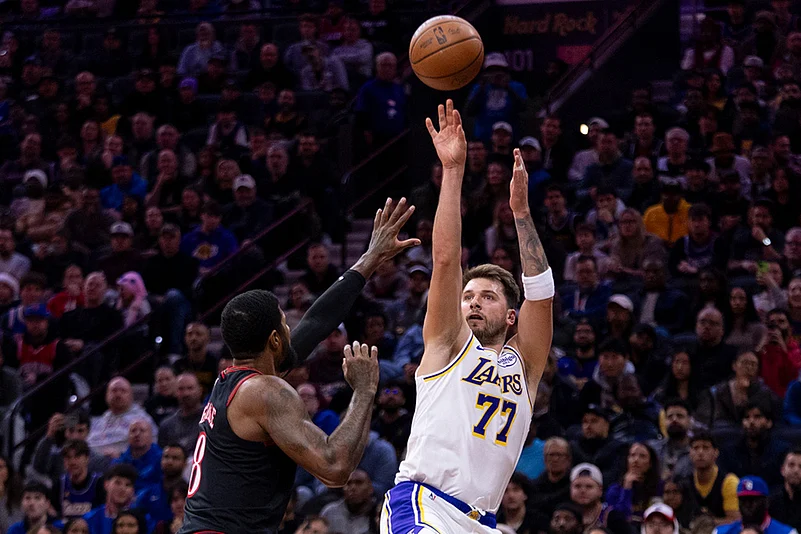 NBA Basketball Game: Los Angeles Lakers vs Philadelphia 76ers