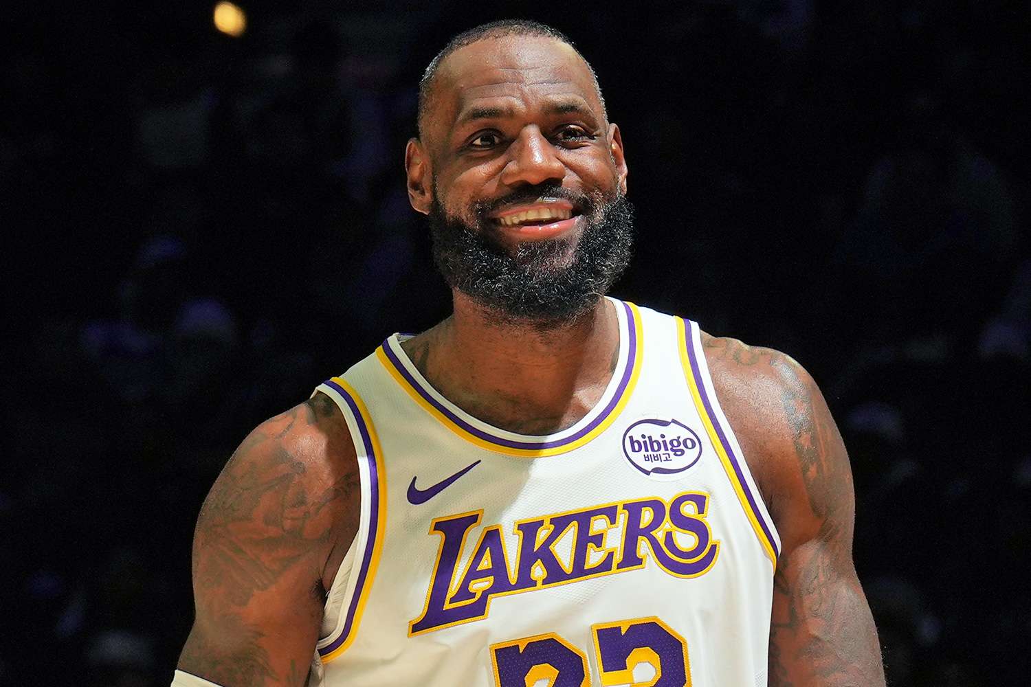 LeBron James Claps Back at Heckler Who Made Fun of His Hairline During Game