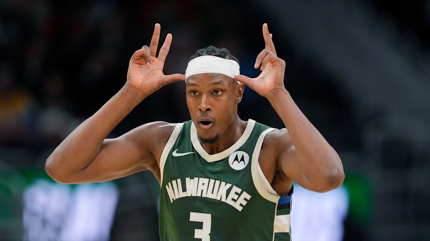 Detroit Pistons v Milwaukee Bucks