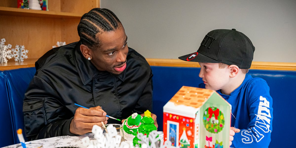 Thunder’s Shai Gilgeous-Alexander brings Christmas joy to Oklahoma Children’s Hospital