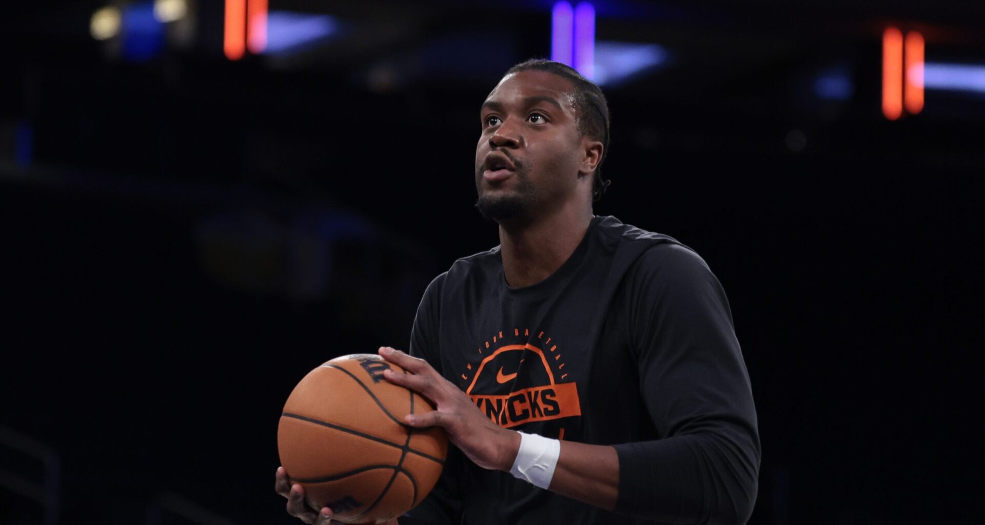 Knicks’ second-year center flashes defensive upside in win over Hornets