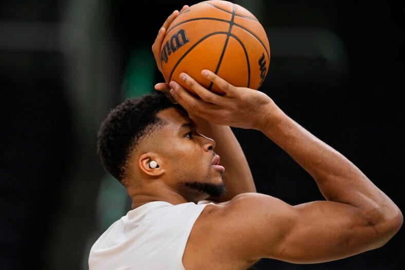 NBA: Los Angeles Lakers at Milwaukee Bucks