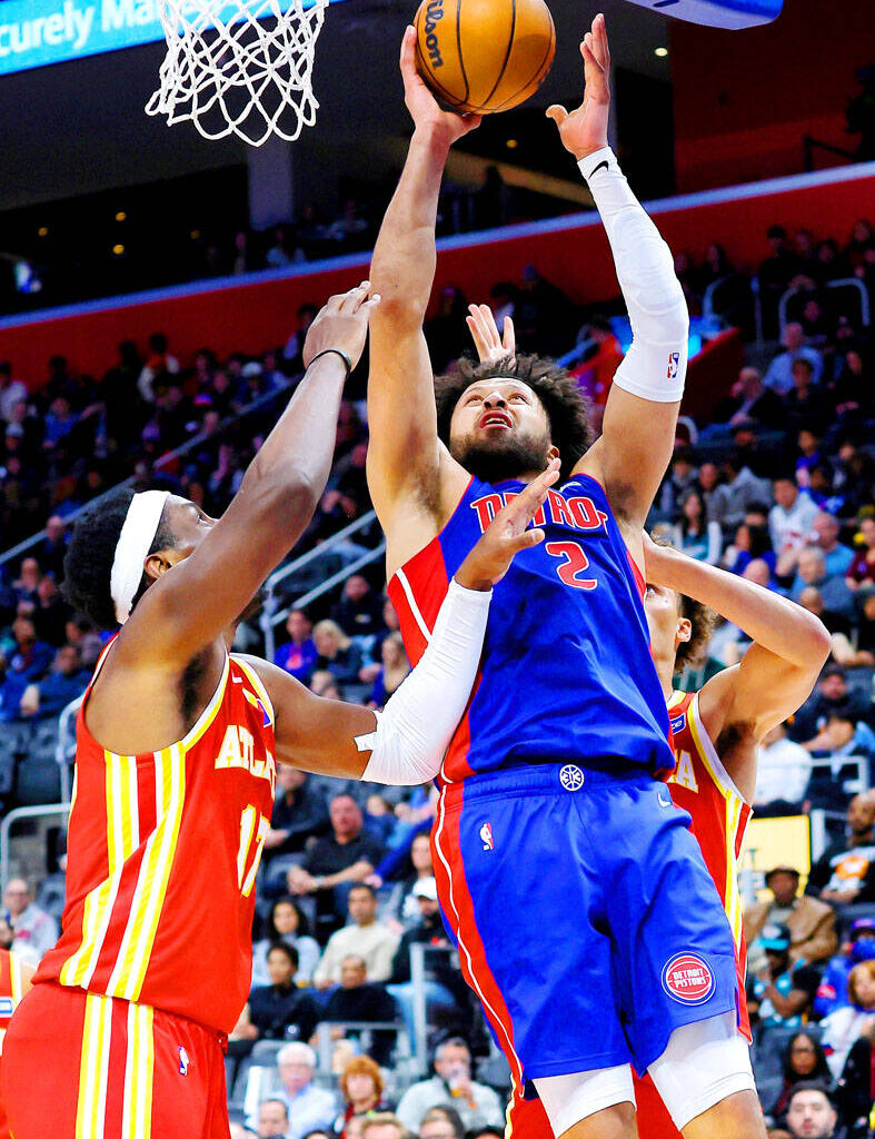 Pistons beat Hawks to stay on top