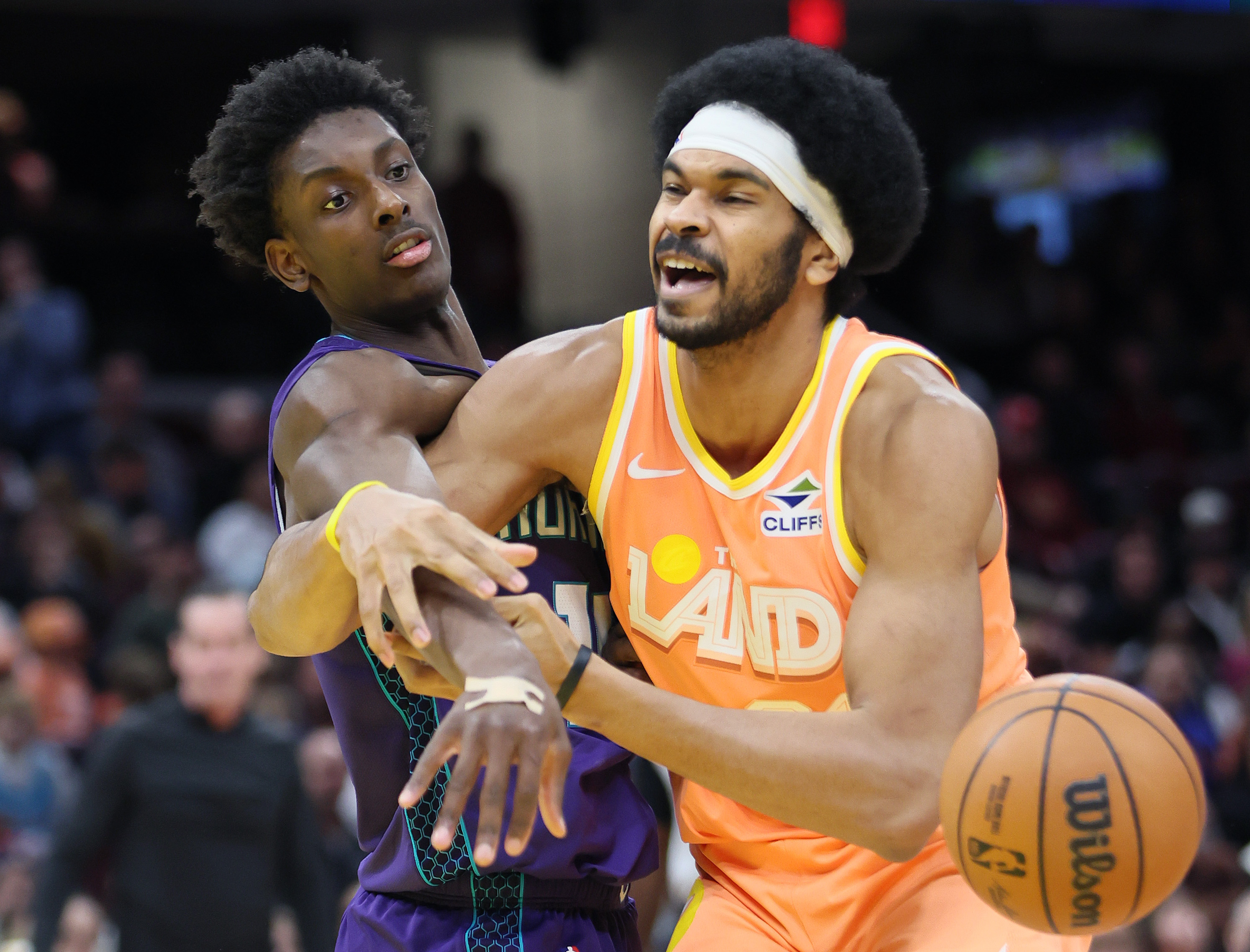 Charlotte Hornets forward Moussa Diabate knocks the basketball loose from the hands of Cleveland Cavaliers center Jarrett Allen for a turnover in the second half at Rocket Arena.