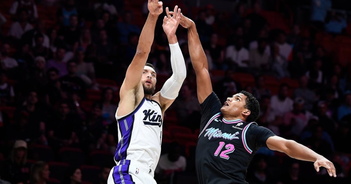 Zach LaVine scores 42, Sacramento Kings top Miami Heat to snap four-game slide