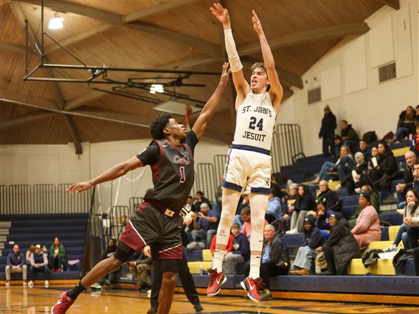 Kowalczyk leading experienced St. John’s Jesuit boys basketball team with title hopes