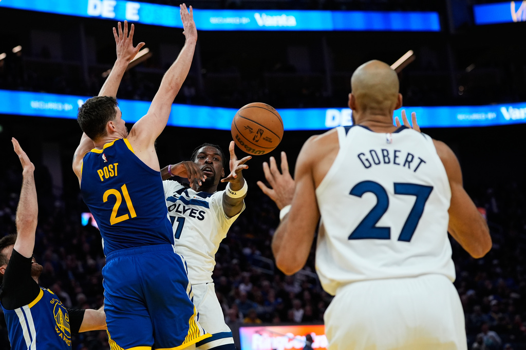 Minnesota beats Curry, Warriors