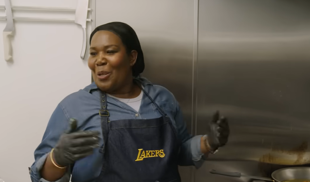 Deandre Ayton's Jamaican mom cooks for Los Angeles Lakers team