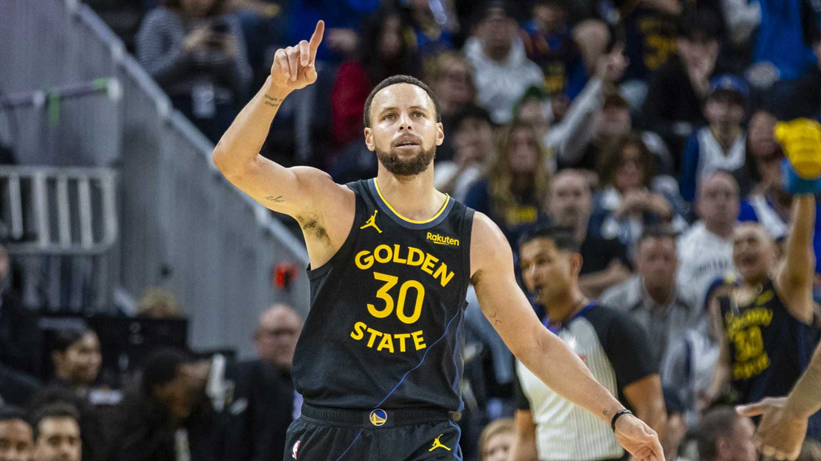 Golden State Warriors guard Stephen Curry (30) reacts after scoring against the Phoenix Suns during the fourth quarter at Chase Center.