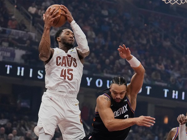Mitchell scores 34 points to propel Cavaliers to 129-113 victory over Suns