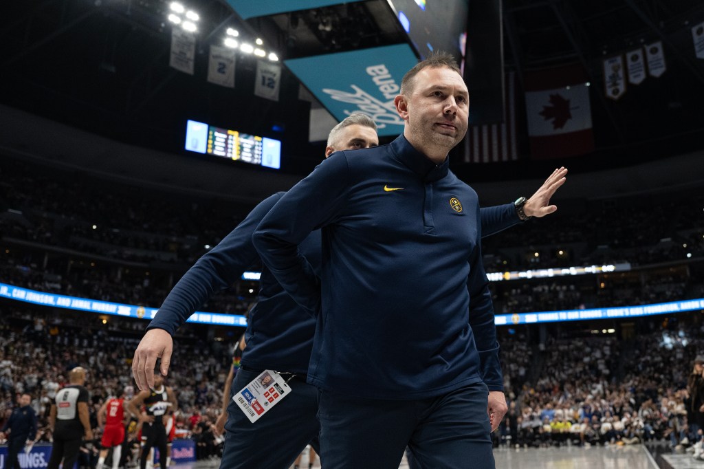 David Adelman ejected, Rockets beat Nuggets 115-101 in Denver