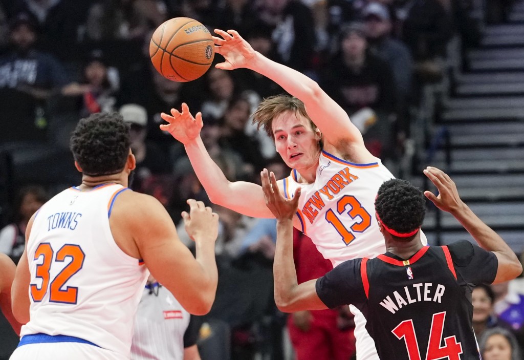 Tyler Kolek makes a pass to Karl-Anthony Towns during the Knicks' 117-101 road win over the Raptors in the quarterfinals of the NBA Cup on Dec. 9, 2025.
