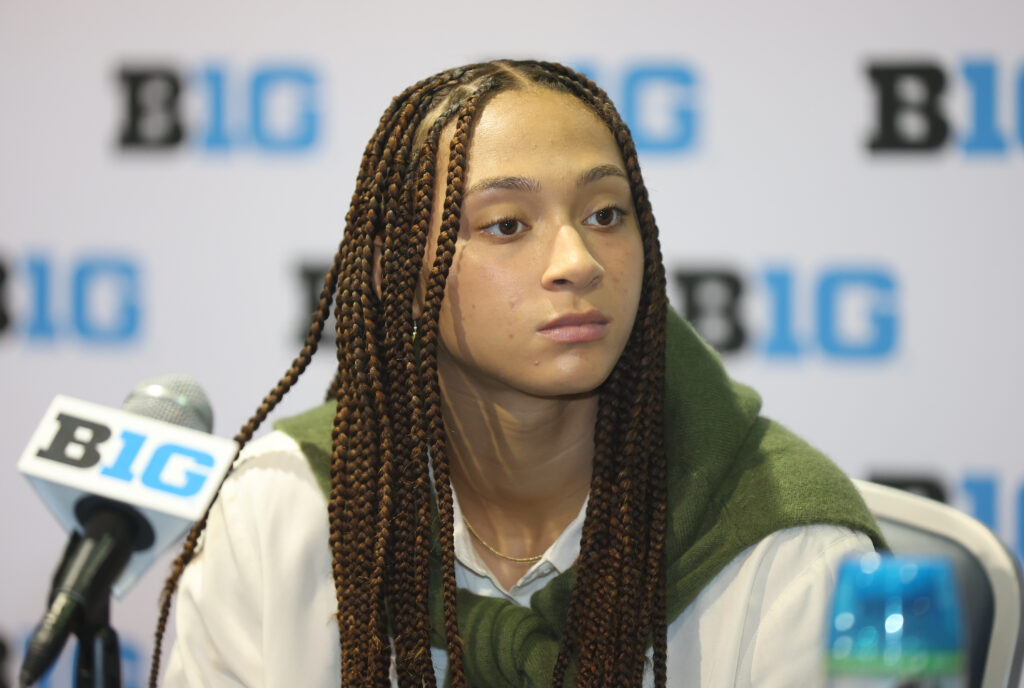 Minnesota's Amaya Battle