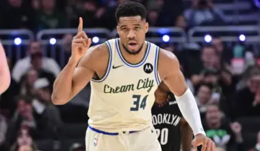 This is what Giannis Antetokounmpo is discussing with Bucks' front office ahead of trade image