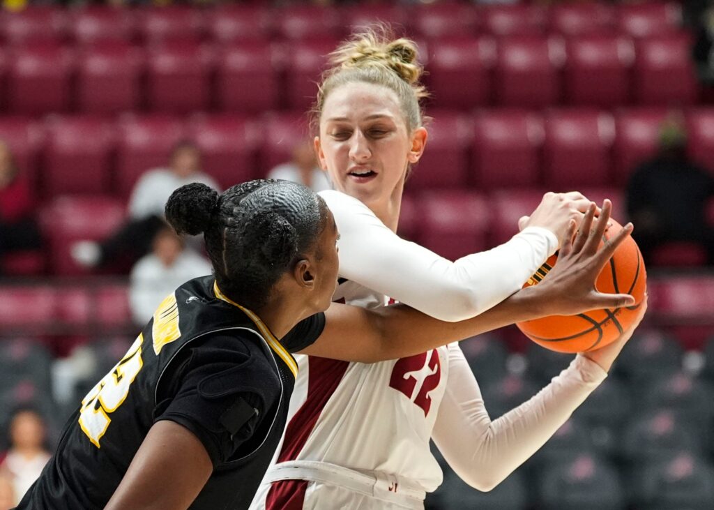 Alabama guard Karly Weathers