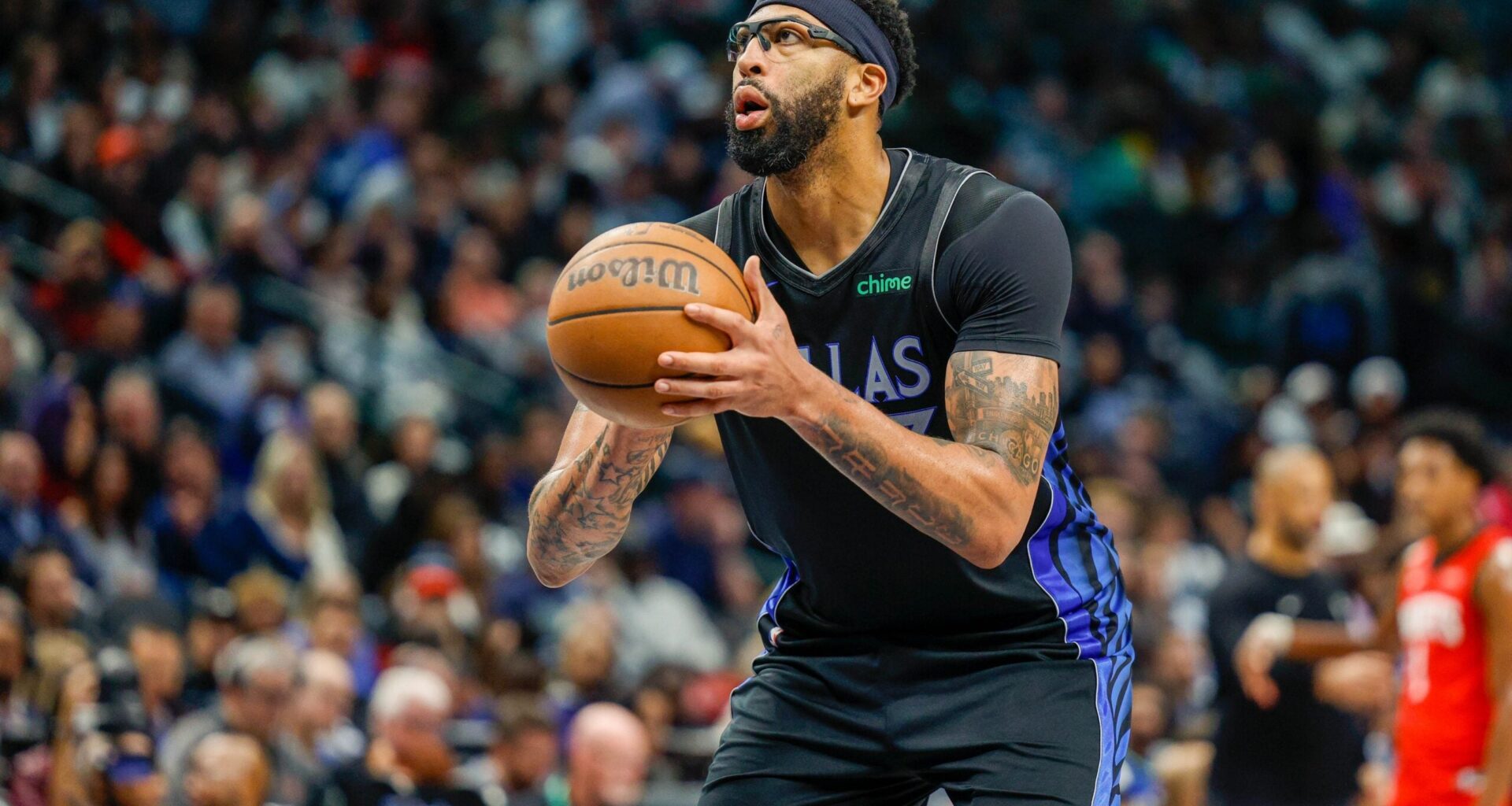 Hawks Shouldn't Pursue Davis Amid Trade Rumors