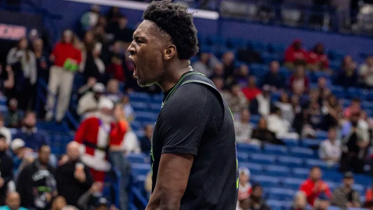 Pelicans' Derik Queen puts up crazy numbers only done in recent NBA history by LeBron James, Nikola Jokic image