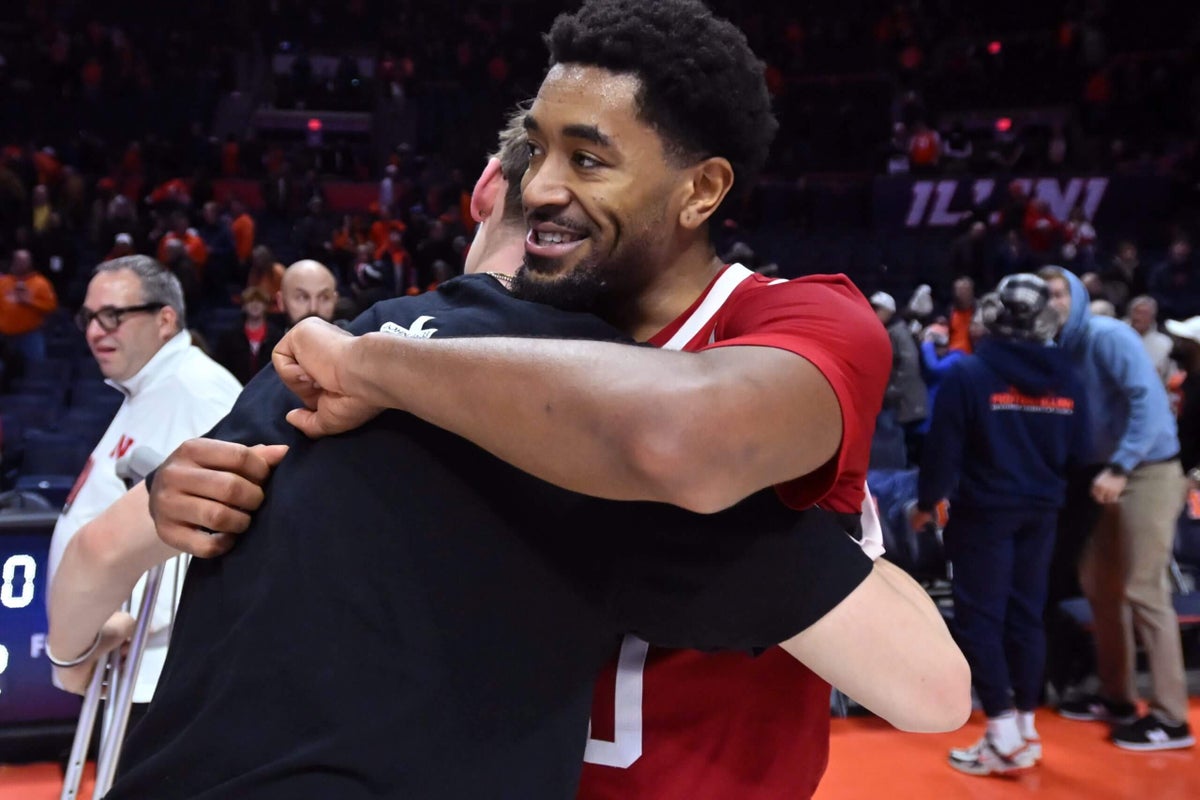 Jamarques Lawrence stuns Illinois with last-second 3 as Nebraska extends win streak