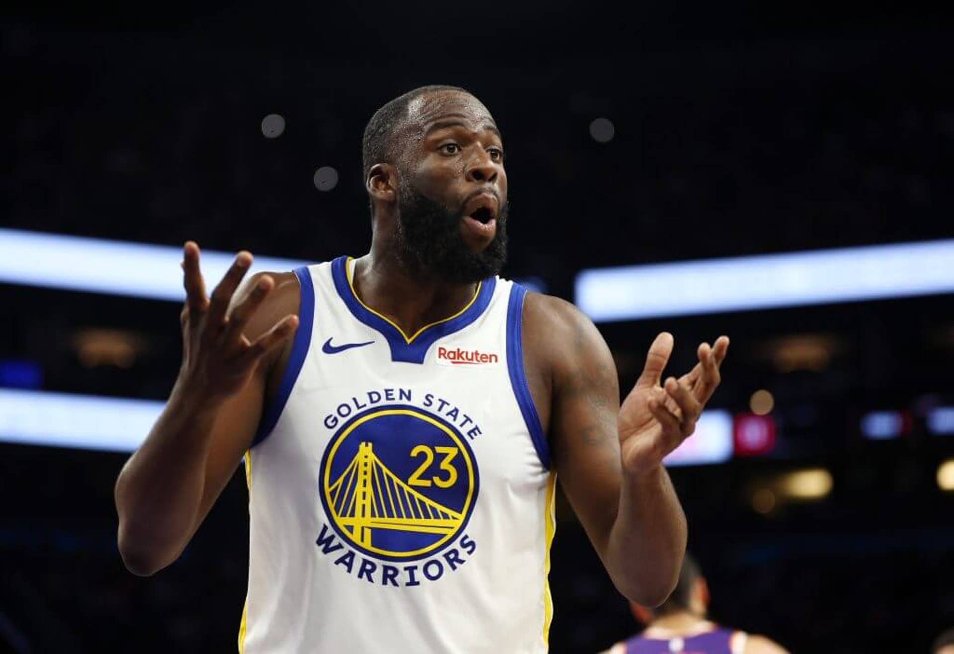 Draymond Green reacts to a foul call during the Warriors-Suns game.