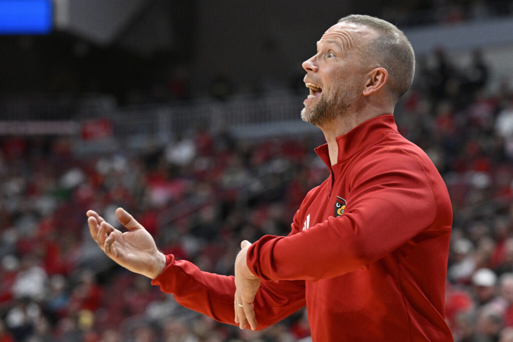 Louisville Cardinals head coach Pat Kelsey