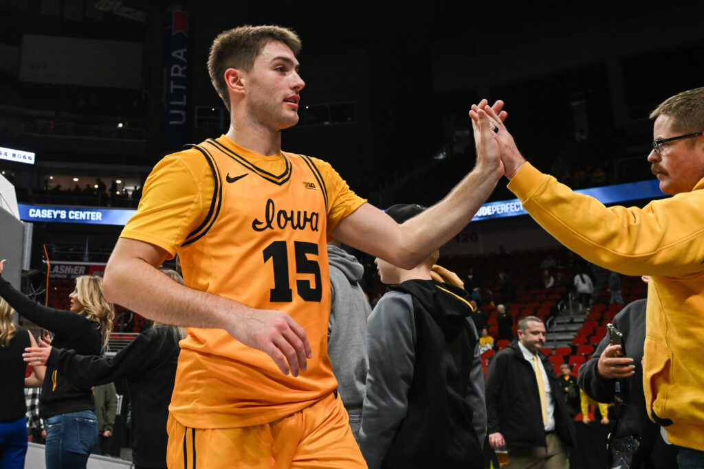 Iowa Hawkeyes guard Brendan Hausen