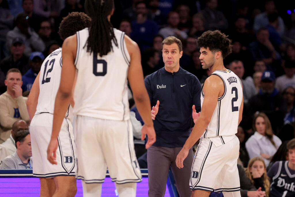 Duke Blue Devils head coach Jon Scheyer talks to Duke Blue Devils forwards Cameron Boozer (12) and Maliq Brown (6) and guard Cayden Boozer 