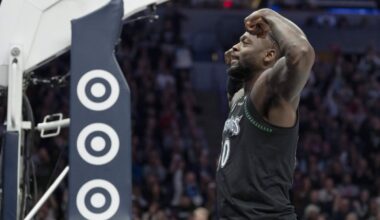 Julius Randle and Karl-Anthony Towns flex their muscles in Wolves’ win over Knicks