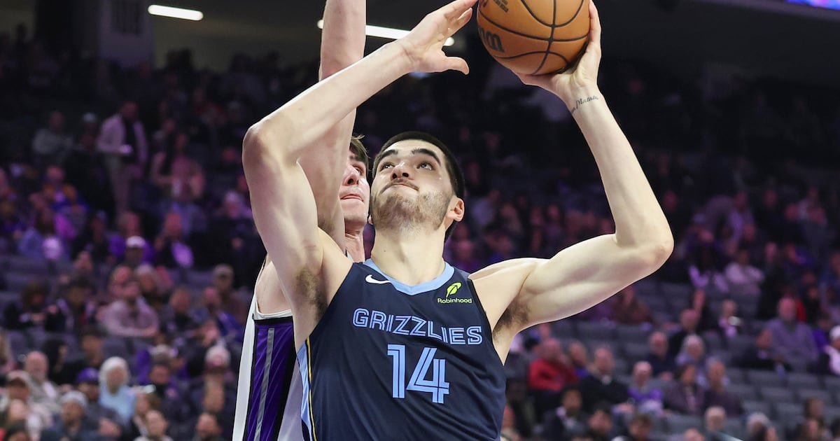 Zach Edey has career-high 32 points to lead Memphis Grizzlies past Sacramento Kings