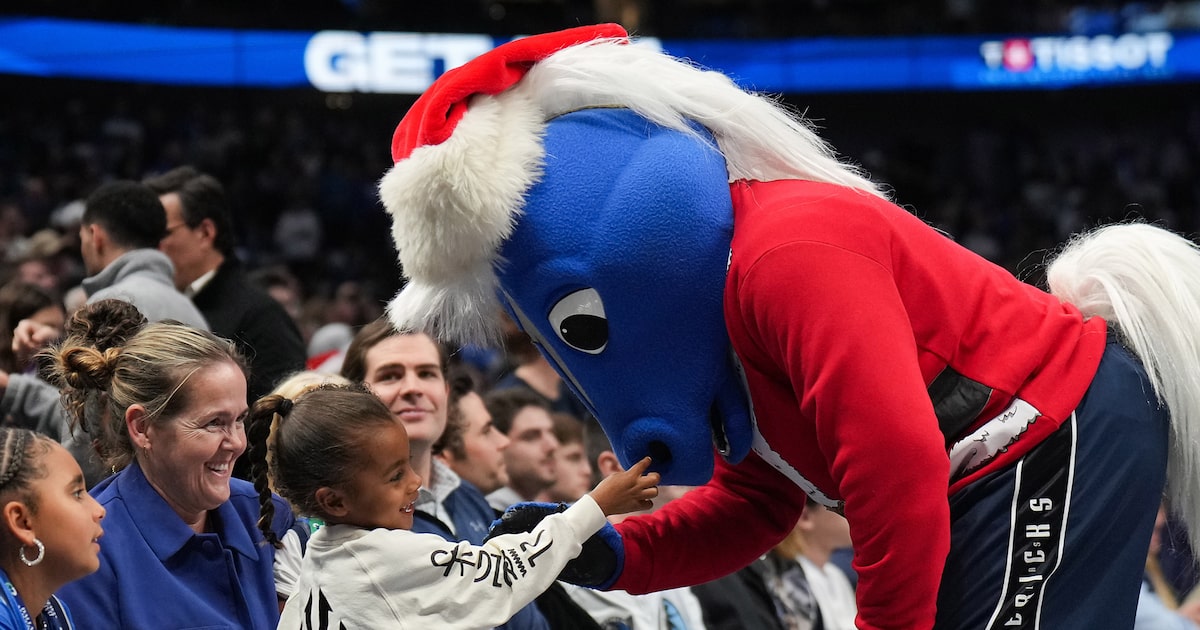 How to watch Mavericks-Warriors Christmas Day game: TV/streaming info and more