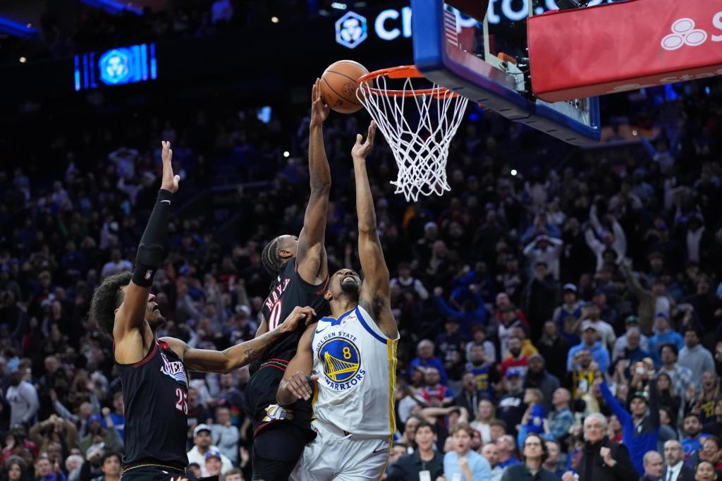 Edgecombe has go-ahead basket, Maxey game-saving block as 76ers beat Warriors